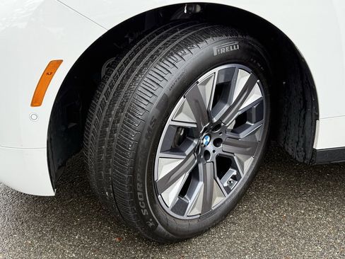 Used 2026 BMW iX xDrive45 w/ Premium Package image 18