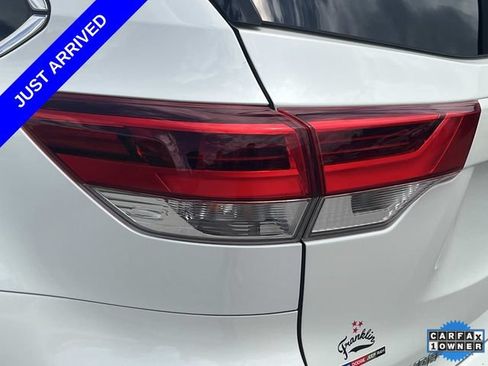 Used 2017 Toyota Highlander SE FWD image 10