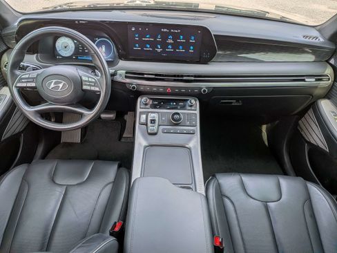 Certified 2025 Hyundai Palisade Calligraphy FWD image 16
