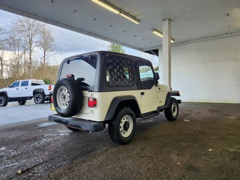Used 1997 Jeep Wrangler SE image 3