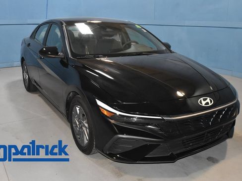 Used 2024 Hyundai Elantra SEL FWD image 1