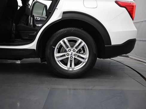 Certified 2024 Ford Explorer XLT RWD image 20