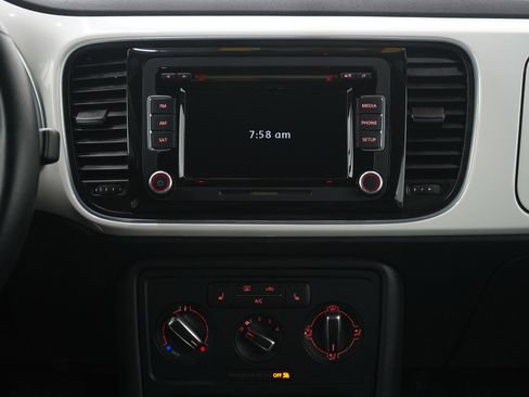 Used 2013 Volkswagen Beetle 2.5 image 14