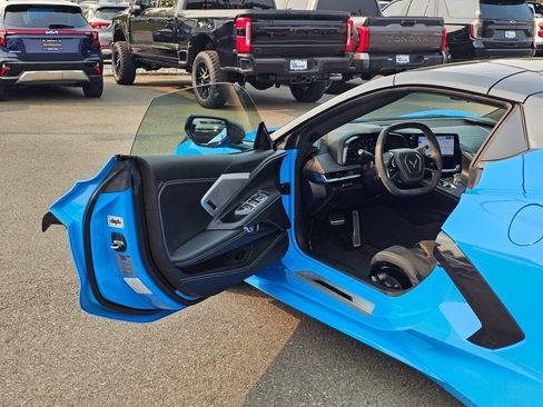 Used 2021 Chevrolet Corvette Stingray Premium Conv w/ Z51 Performance Package RWD image 19