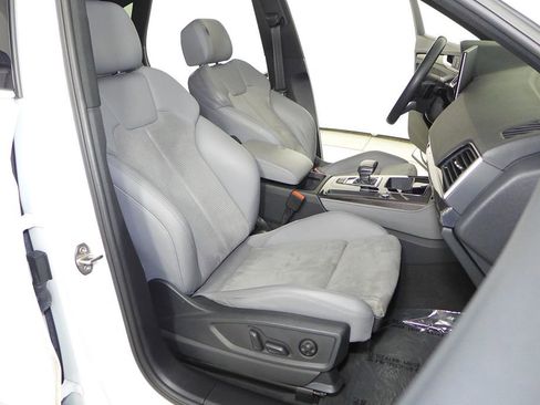 Used 2022 Audi SQ5 Premium Plus w/ Premium Plus Package image 19