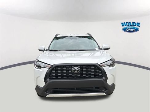 Used 2024 Toyota Corolla Cross LE image 2