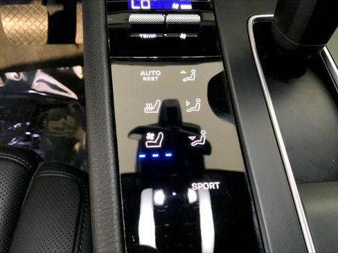 Certified 2026 Porsche Macan AWD/4WD image 37