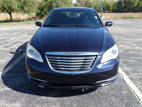 Used 2011 Chrysler 200 Touring image 3