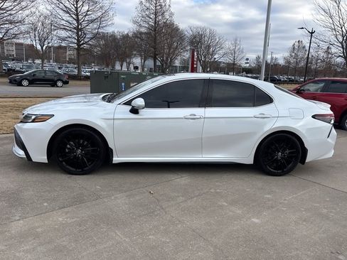 Used 2023 Toyota Camry XSE image 9