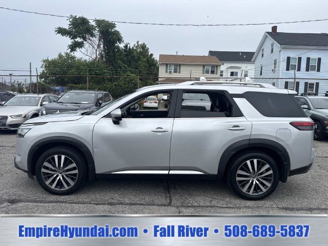 Used 2022 Nissan Pathfinder Platinum w/ Lighting Package (N92) AWD/4WD image 10