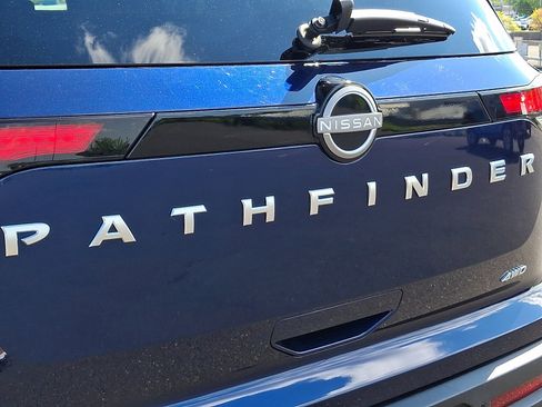 Used 2025 Nissan Pathfinder SV AWD/4WD image 32