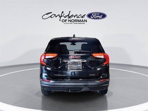 Used 2024 GMC Terrain SLE image 7