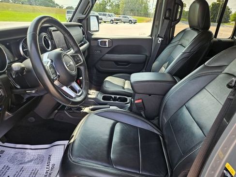 Used 2022 Jeep Wrangler Unlimited Sahara w/ Cold Weather Group AWD/4WD image 9