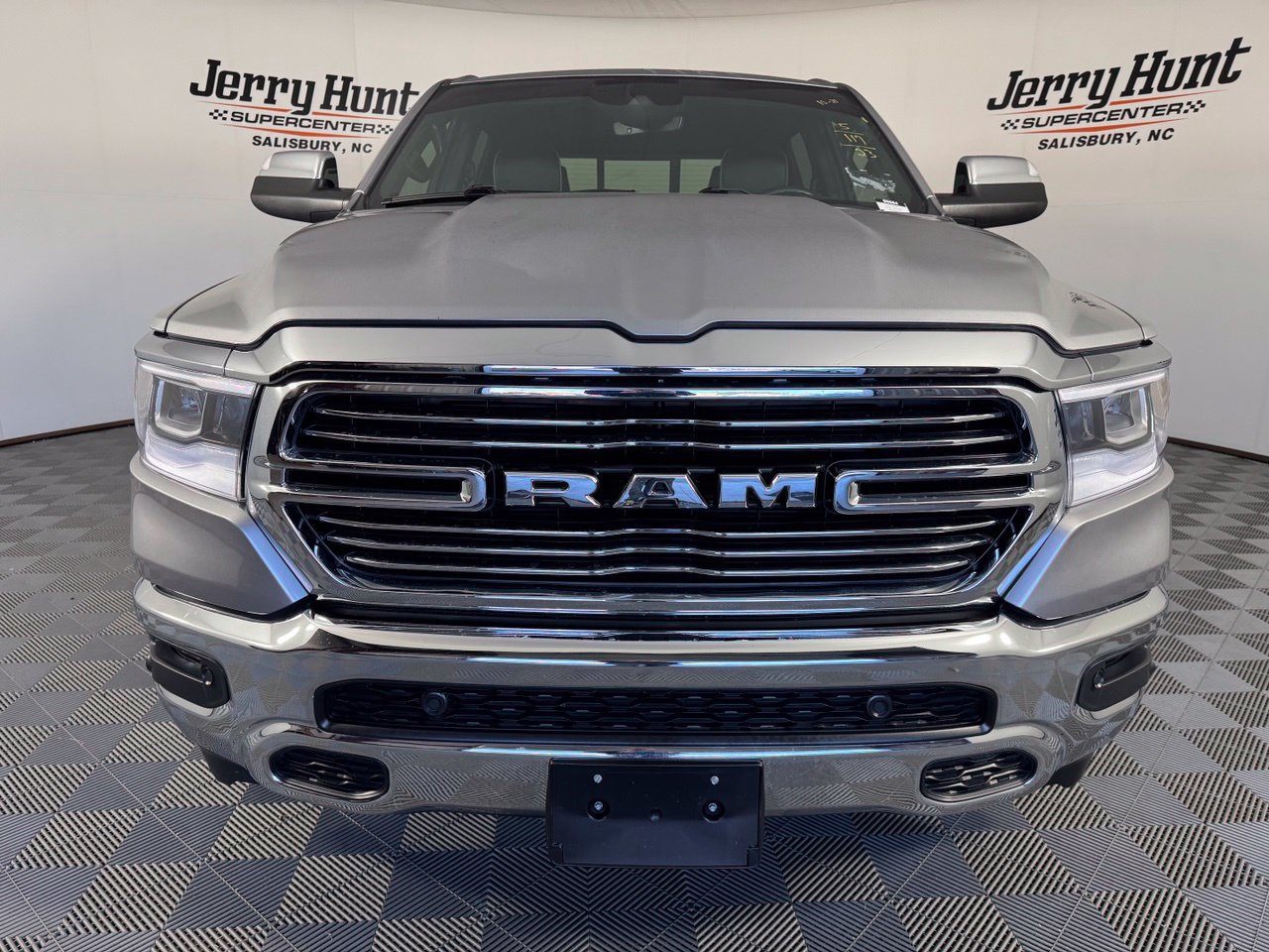 Used 2023 RAM 1500 Laramie AWD/4WD image 5