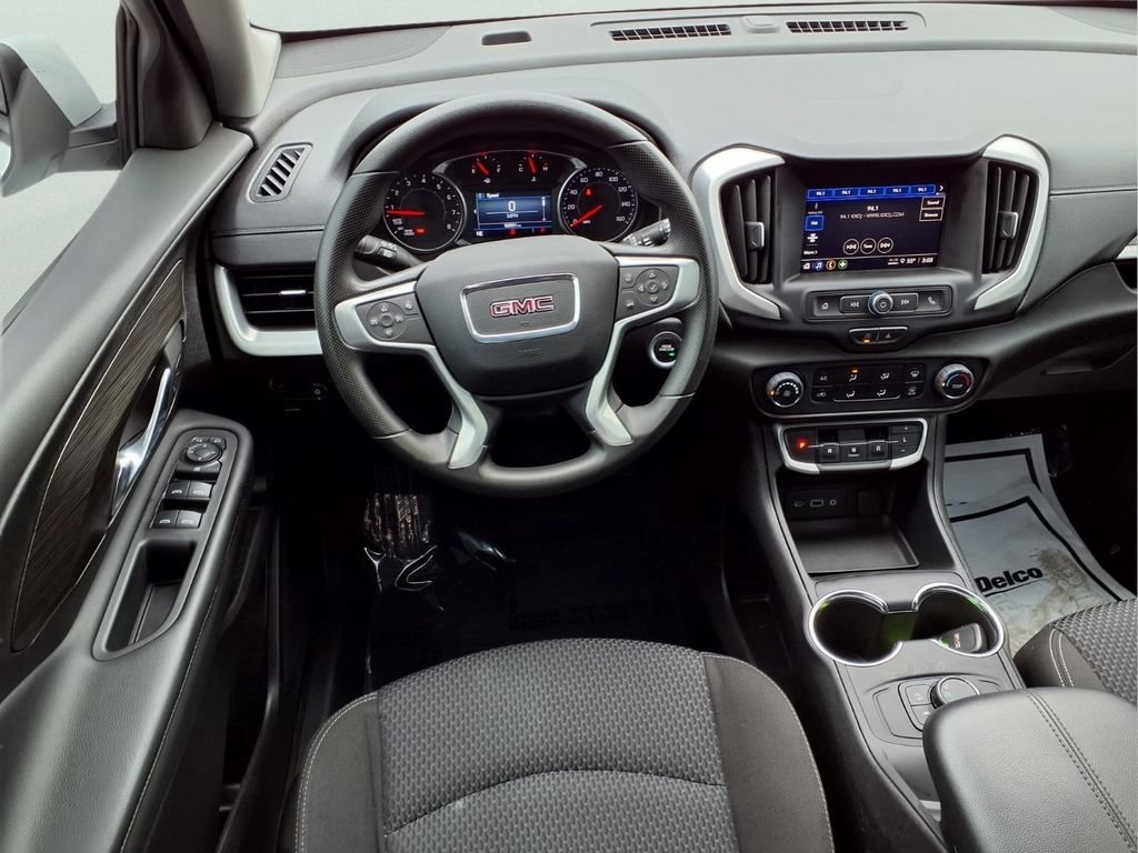 Used 2024 GMC Terrain SLE FWD image 9