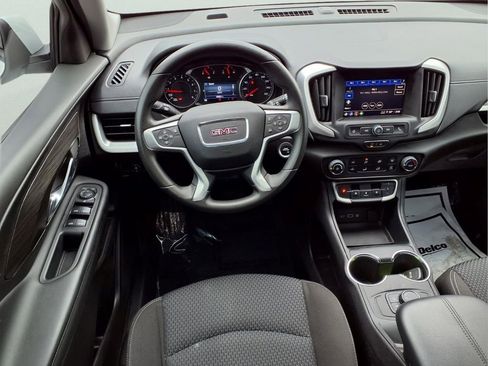 Used 2024 GMC Terrain SLE FWD image 9