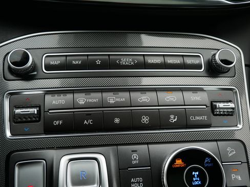 Used 2023 Hyundai Santa Fe Limited w/ Cargo Package image 23