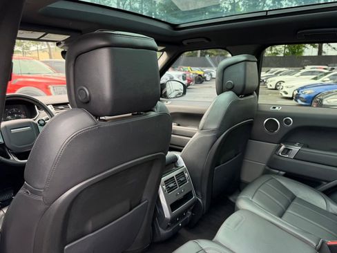 Used 2018 Land Rover Range Rover Sport SE AWD/4WD image 19