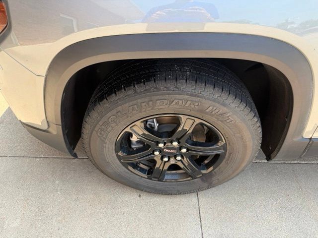 Used 2023 GMC Acadia AT4 w/ Technology Package AWD/4WD image 12