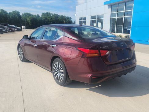 Used 2024 Nissan Altima 2.5 SV FWD image 7