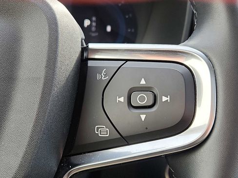 Used 2025 Volvo XC40 B5 Core image 22