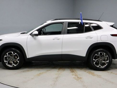 Used 2024 Chevrolet Trax LT image 8