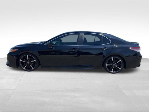 Used 2019 Toyota Camry SE w/ Carpet Mat Package FWD image 12