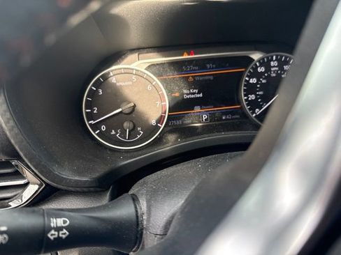 Used 2023 Nissan Sentra SR w/ Midnight Edition Package FWD image 11