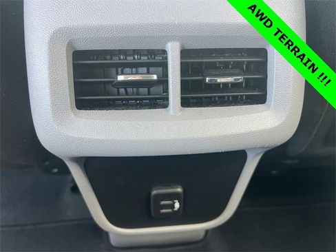 Used 2023 GMC Terrain SLE w/ Driver Convenience Package image 26