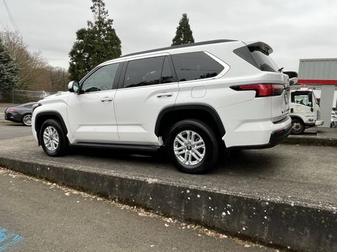 Certified 2025 Toyota Sequoia SR5 AWD/4WD image 6