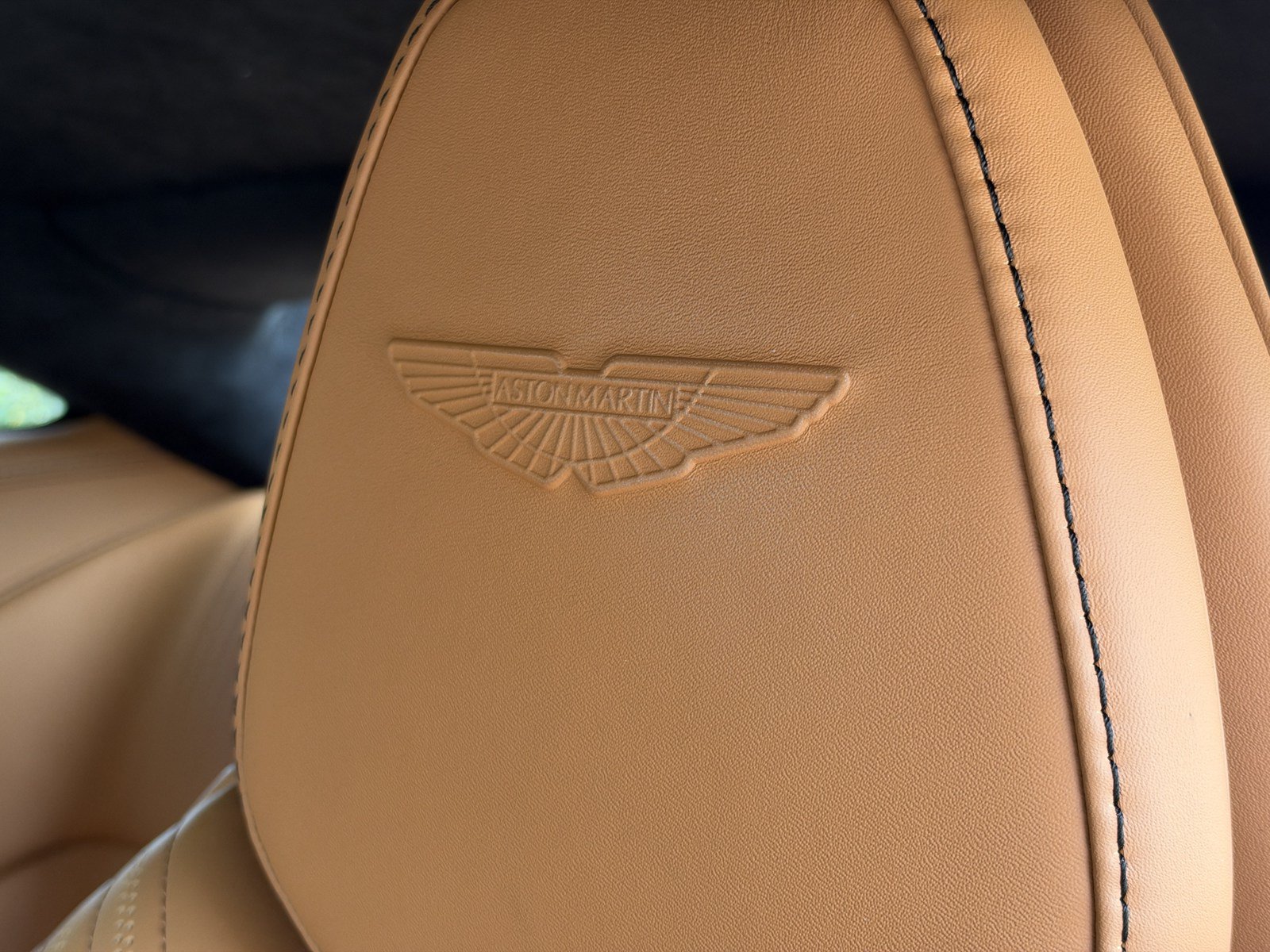 Used 2023 Aston Martin DB11 Coupe RWD image 5