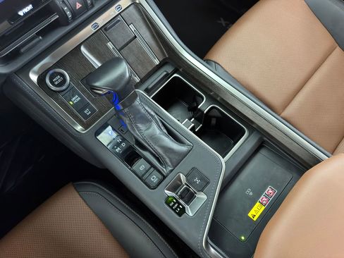 Used 2024 Lexus GX 550 w/ Accessory Package (31) AWD/4WD image 27