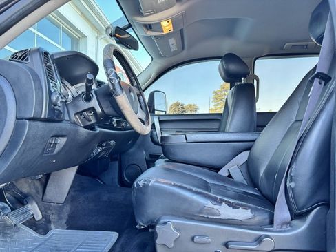 Used 2010 Chevrolet Silverado 2500 LT w/ Interior Plus Package image 9