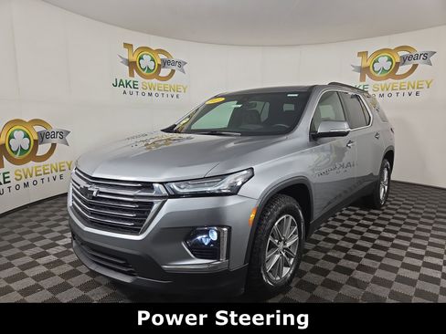 Used 2023 Chevrolet Traverse LT w/ Rear Camera Mirror Package image 3