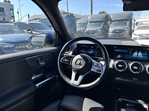 Used 2020 Mercedes-Benz GLB 250 4MATIC w/ Premium Package image 22