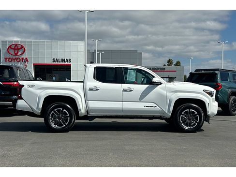 Used 2025 Toyota Tacoma TRD Sport w/ TRD Sport Upgrade Package AWD/4WD image 3