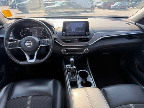 Used 2024 Nissan Altima 2.5 SR FWD image 9