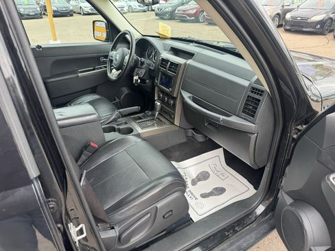 Used 2012 Jeep Liberty Limited Jet image 12