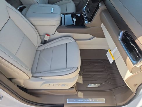 New 2026 GMC Yukon Denali w/ Denali Reserve Package AWD/4WD image 10