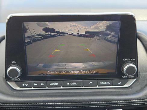 Used 2025 Nissan Rogue SV FWD image 17