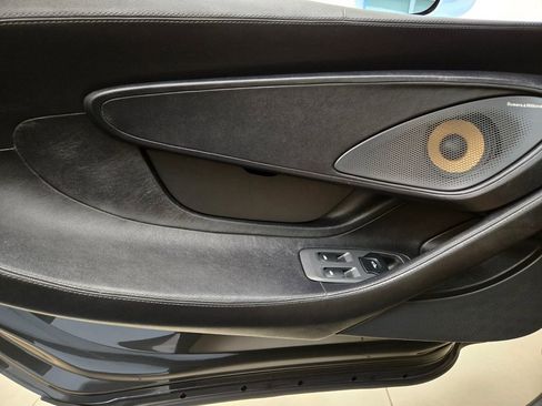 Used 2018 McLaren 570S Spider image 27