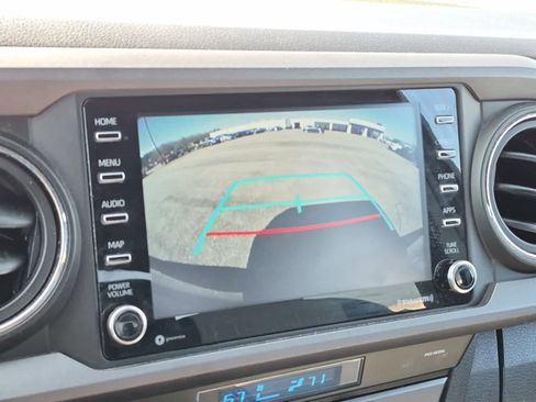 Used 2021 Toyota Tacoma TRD Sport w/ Technology Package image 16