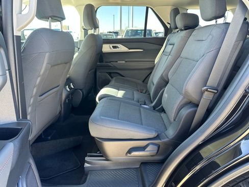 Used 2025 Ford Explorer Active AWD/4WD image 19