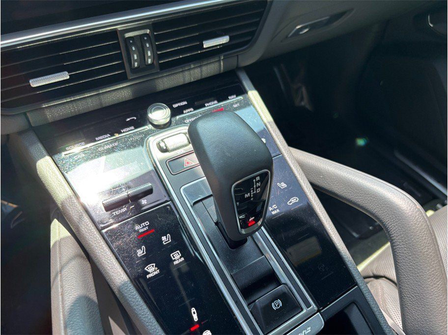 Used 2022 Porsche Cayenne Platinum Edition AWD/4WD image 34