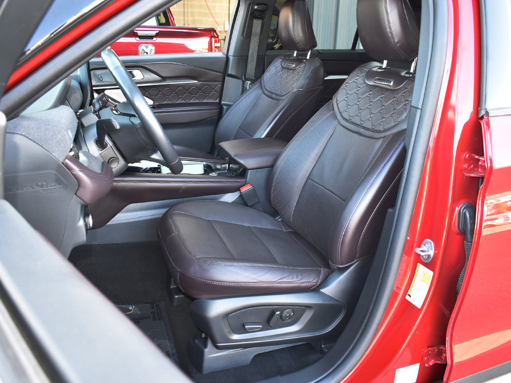 Used 2025 Ford Explorer Platinum w/ LUX Leather Package AWD/4WD image 5