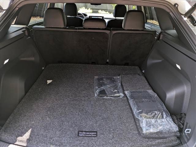Certified 2025 Volkswagen Atlas Cross Sport SE w/ Panoramic Sunroof Package AWD/4WD image 21