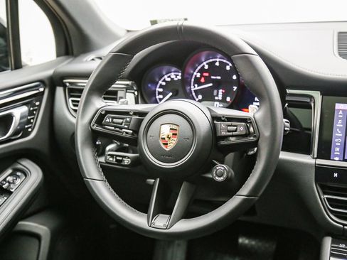 Certified 2026 Porsche Macan AWD/4WD image 19