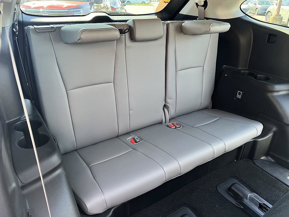 Used 2024 Toyota Highlander XLE FWD image 29
