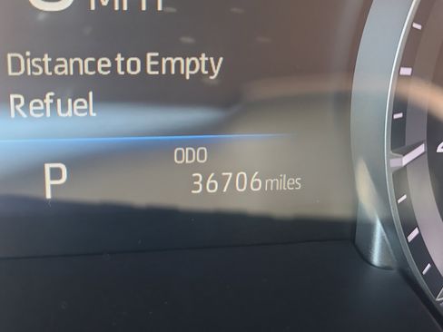 Used 2023 Toyota Highlander XLE AWD/4WD image 25