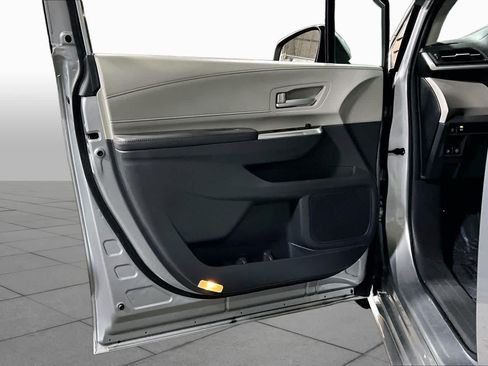 Used 2024 Toyota Sienna XLE FWD image 22
